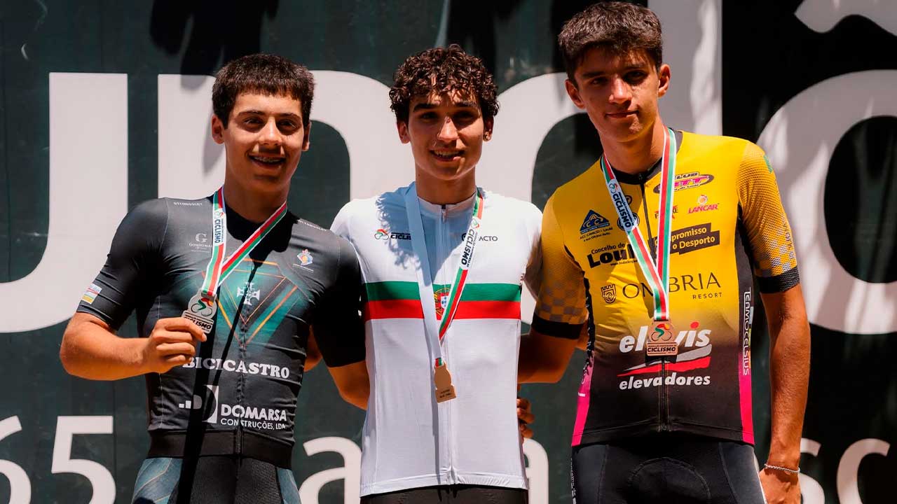 Club BTT Terra de Loulé conquista três títulos nacionais no Fundão, com Afonso Barros em destaque ao vencer as provas de XCC e XCO.