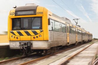 A Linha do Algarve despede-se do diesel e ganha ligações diretas, mais lugares e novos comboios elétricos.