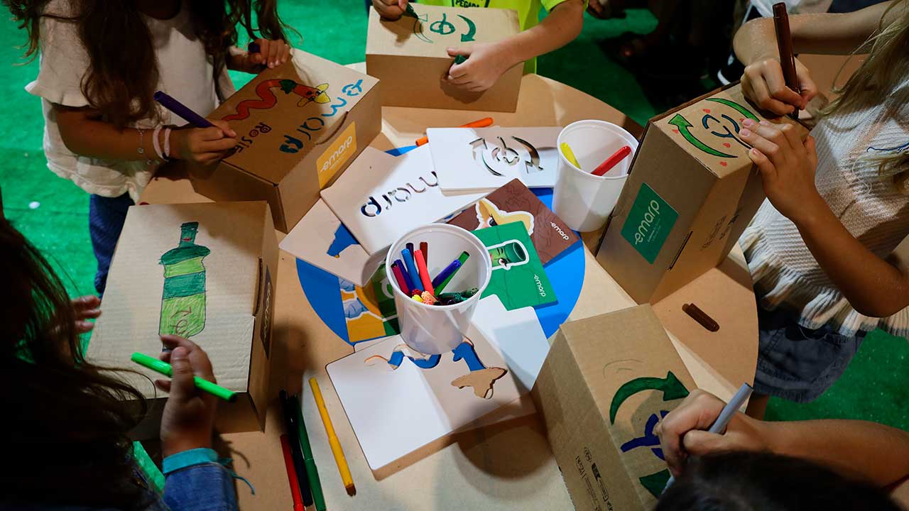 EMARP distribui baldes castanhos no Lota Cool Market e promove a separação de biorresíduos com atividades para toda a família.