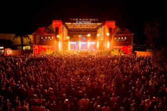 Festival F leva mais de 60 concertos à cidade velha de Faro, com oito palcos, artistas algarvios e nomes de vários países do espaço lusófono em setembro.