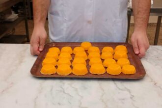 Formandos da FIR levam ao Mercado Municipal de Tavira os produtos preparados nos cursos de cozinha, pastelaria e padaria, na manhã de 18 de julho.