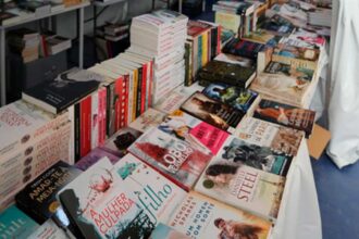 Evento decorre de 1 a 11 de agosto, entre as 19h00 e as 24h00, com entrada gratuita, apresentações de livros, música e atividades para famílias.