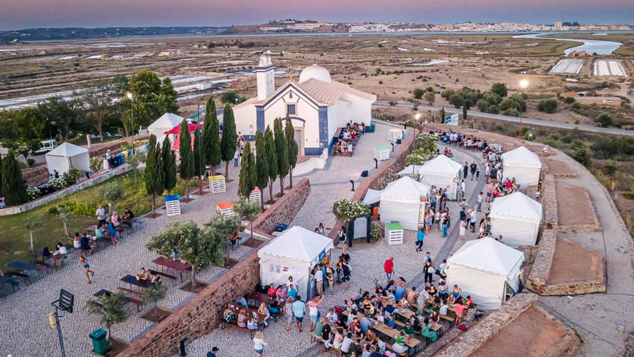 O Festival Internacional do Caracol regressa ao Revelim de Santo António, em Castro Marim, com petiscos algarvios, animação e um concerto de Bonga no encerramento.