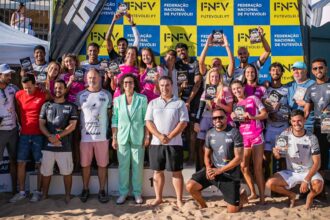 Footvolley World Tour transformou a Praia dos Pescadores num palco internacional, com lotação completa e atletas de dez países em competição.