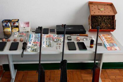 GNR deteve 11 suspeitos de tráfico de droga em Beja e Castro Verde, apreendeu 619 doses de heroína e desmantelou uma rede ativa há cerca de ano e meio.