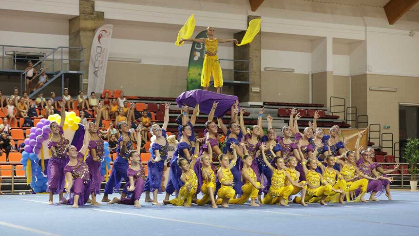 Gímno Acro Al-Buhera juntou 250 atletas e seis classes numa gala com o Pavilhão Municipal de Albufeira quase esgotado.