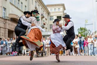 Grupo Folclórico de Faro atua no Festival Sciampitta na Sardenha.