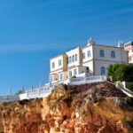 Valor mediano atingiu um novo máximo histórico, enquanto o Algarve apresentou a segunda avaliação mais elevada em apartamentos e moradias.