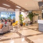 Holiday Inn Algarve Albufeira comemora um ano com piscina aquecida, Flash Sale e ofertas especiais em julho.