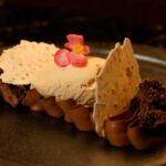 Restaurante do Algarve Marriott Salgados inicia nova temporada com pratos de inspiração asiática, técnicas contemporâneas e referências à gastronomia portuguesa.