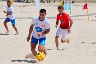 Liga Algarve de Futebol de Praia arrancou na Ilha da Armona, em Olhão, com oito equipas na jornada inaugural e regresso previsto na próxima época.