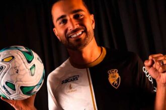 Mattheus Oliveira regressa ao Farense dois anos depois e assume-se motivado para ajudar o clube na temporada 2026/27 da II Liga.