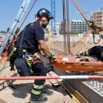 Mercado de Quarteira recebeu um simulacro com resgate por cordas a sete metros de profundidade nas obras do futuro equipamento municipal.