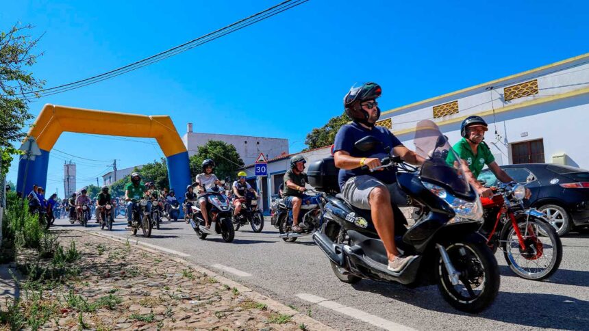 Encontro de Motorizadas Antigas regressa a Martim Longo com um percurso de 50 quilómetros pelas estradas e paisagens do interior algarvio.