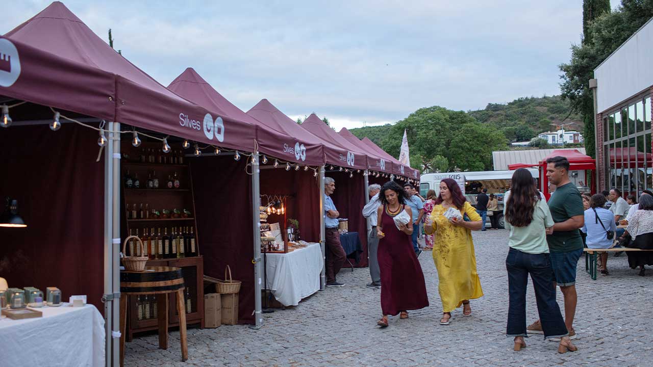 Museu da Cortiça da Fábrica do Inglês recebeu mais de 250 visitantes numa iniciativa de portas abertas que juntou património, música e produtores locais.