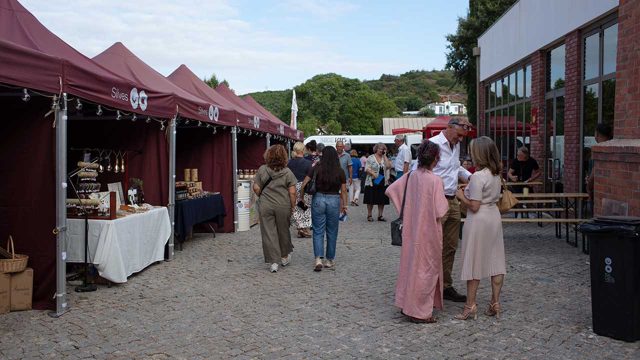 Museu da Cortiça da Fábrica do Inglês recebeu mais de 250 visitantes numa iniciativa de portas abertas que juntou património, música e produtores locais.