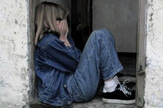 PJ deteve treinador desportivo de 29 anos em Vila Real de Santo António por suspeita de abuso sexual de menor de 12 anos e admite mais vítimas.