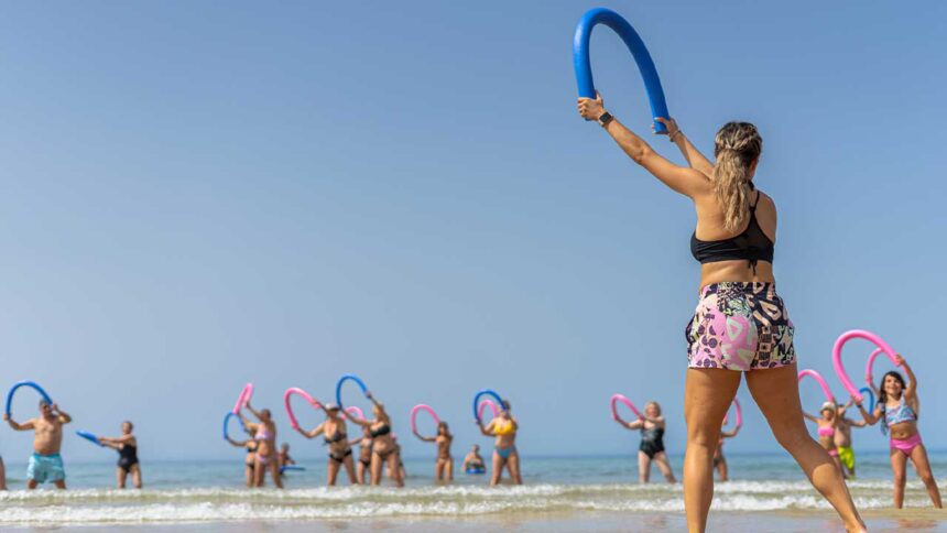Praia da Rocha recebe dezenas de atividades desportivas gratuitas durante o verão, com aulas diárias, modalidades de praia e competições nacionais.