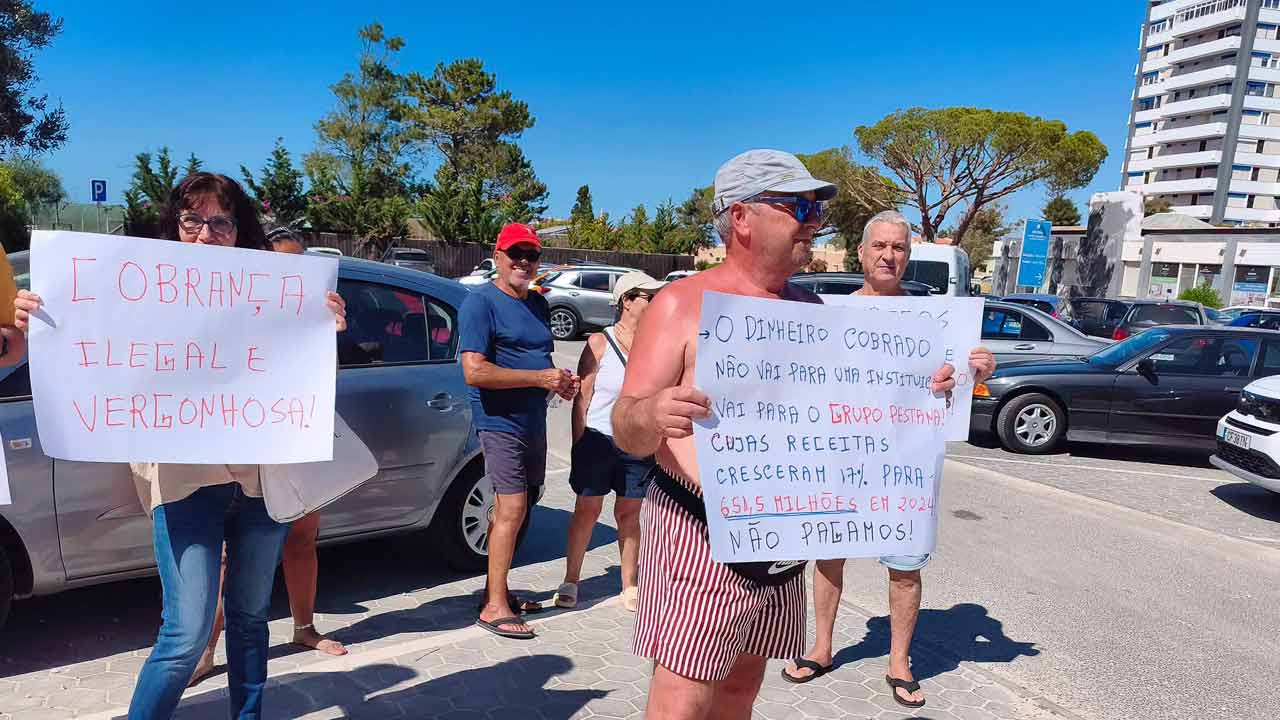 Cobrança de estacionamento na Praia dos Três Irmãos volta a gerar protesto com apoio do BE.