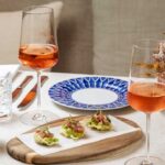 Carta cruza produtos da região com especiarias árabes e inclui propostas para almoço e jantar assinadas pelo chef Fábio Domingues.