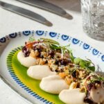 Carta cruza produtos da região com especiarias árabes e inclui propostas para almoço e jantar assinadas pelo chef Fábio Domingues.