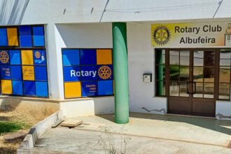 Rotary Club de Albufeira celebra 55 anos de atividade com cerimónia, Paelha Solidária e novos desafios para o clube.