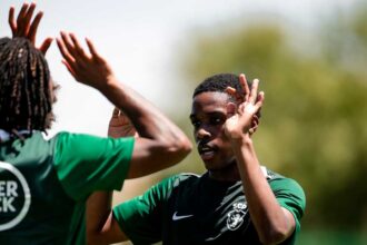 Sporting B venceu o Bromley por 3-1 em Moncarapacho, com golos de Manuel Mendonça, Catarino Pascoal e Zaid Bafdili, antes do duelo com o Farense.