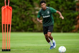 O estágio do Sporting já começou em Lagos. Luís Guilherme falou dos títulos, dos reforços e da nova época.