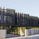Vilamoura terá 27 moradias privadas nos projetos HAMA e MORI, com piscinas, jardins e preços a partir de 1,265 milhões de euros, em duas zonas distintas.