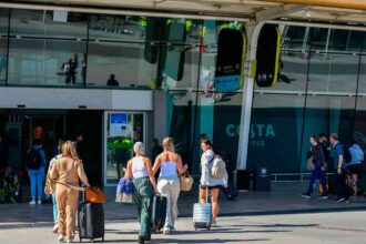 Aeroportos nacionais chegaram a 7,1 milhões de passageiros em maio, mais 2,9% do que há um ano, e registaram o quinto recorde mensal consecutivo em 2026.