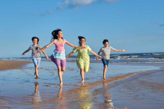 Região ocupa o primeiro lugar do Family Holiday Report 2026, que compara os custos em 22 destinos europeus de praia.